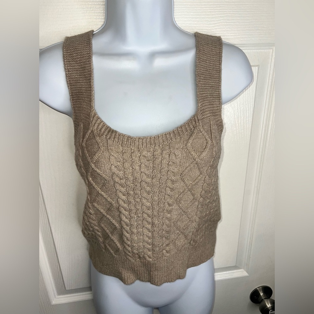 Cotton Emporium Women’s Medium Tan Acrylic Cable Knit Sleeveless Sweater Top M - Picture 11 of 14